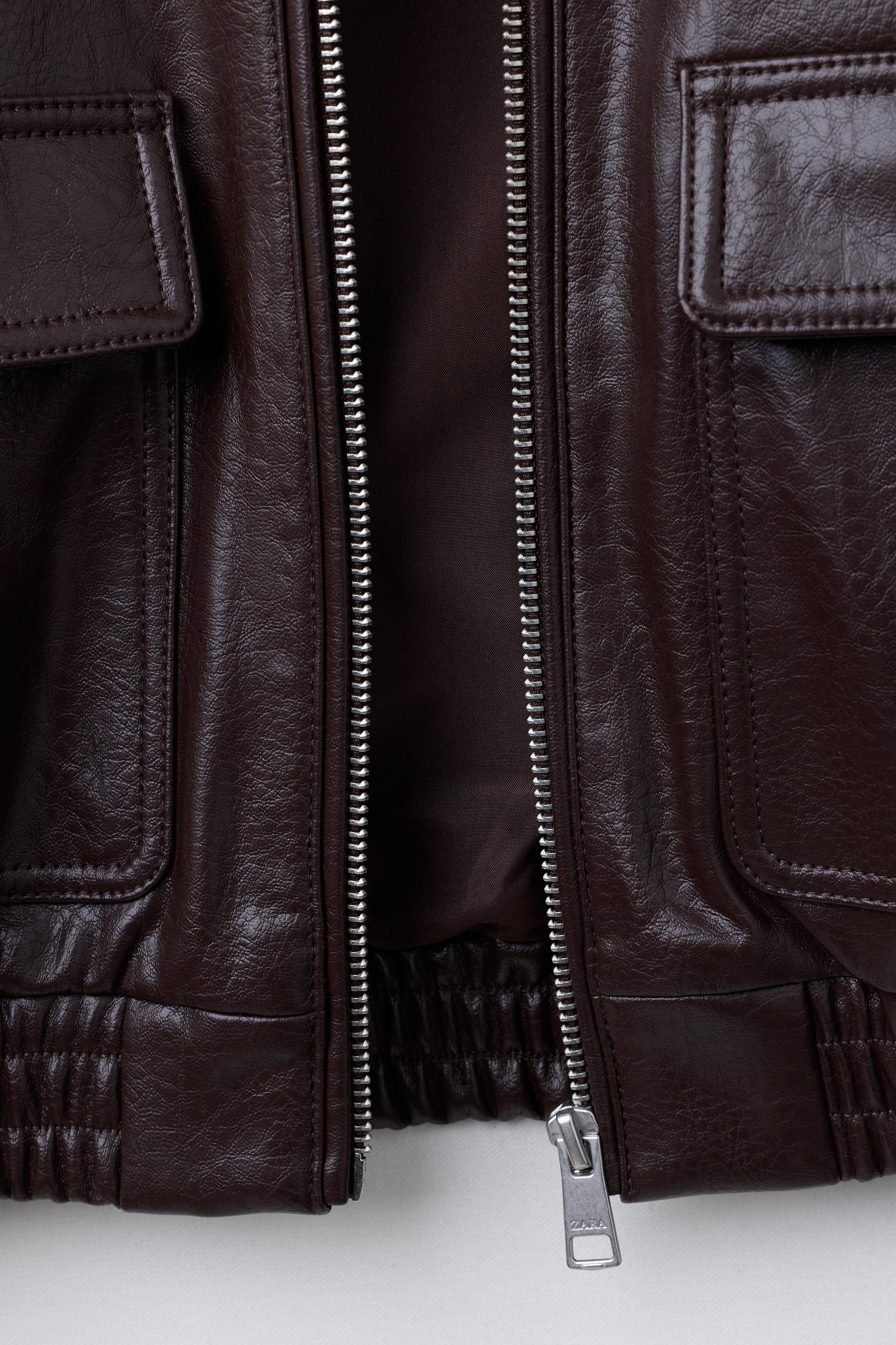 BLOUSON EN MATIÈRE SYNTHÉTIQUE À POCHES